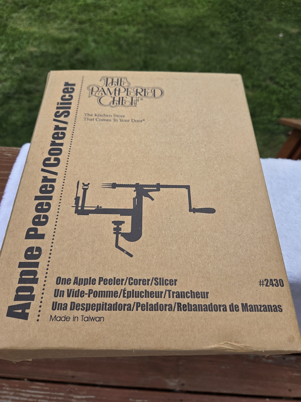 Pampered Chef Apple Peeler Corer Slicer #2430 New In Box Open Box